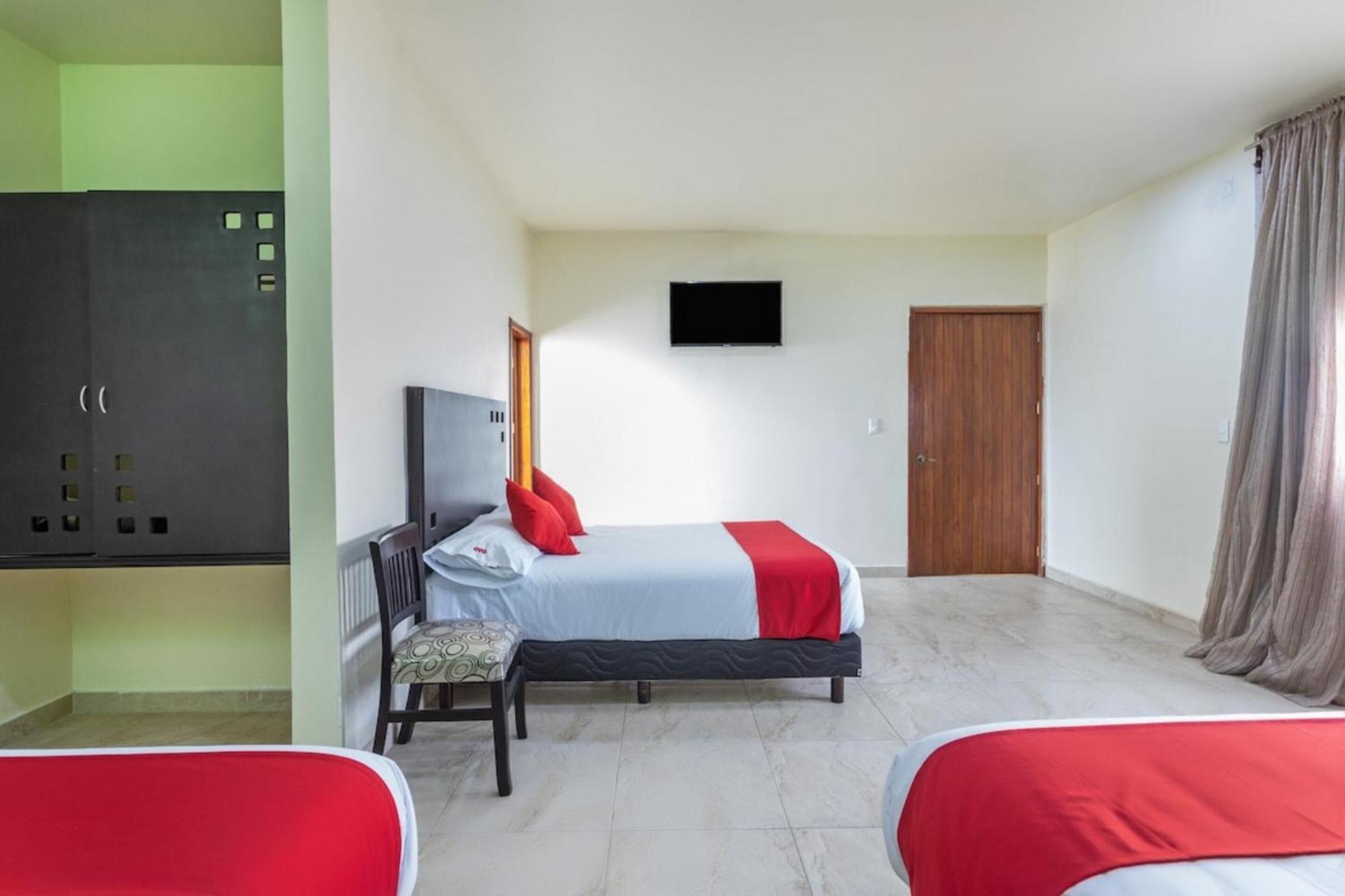 Oyo Hotel Emperadores Inn, Атлиско Экстерьер фото