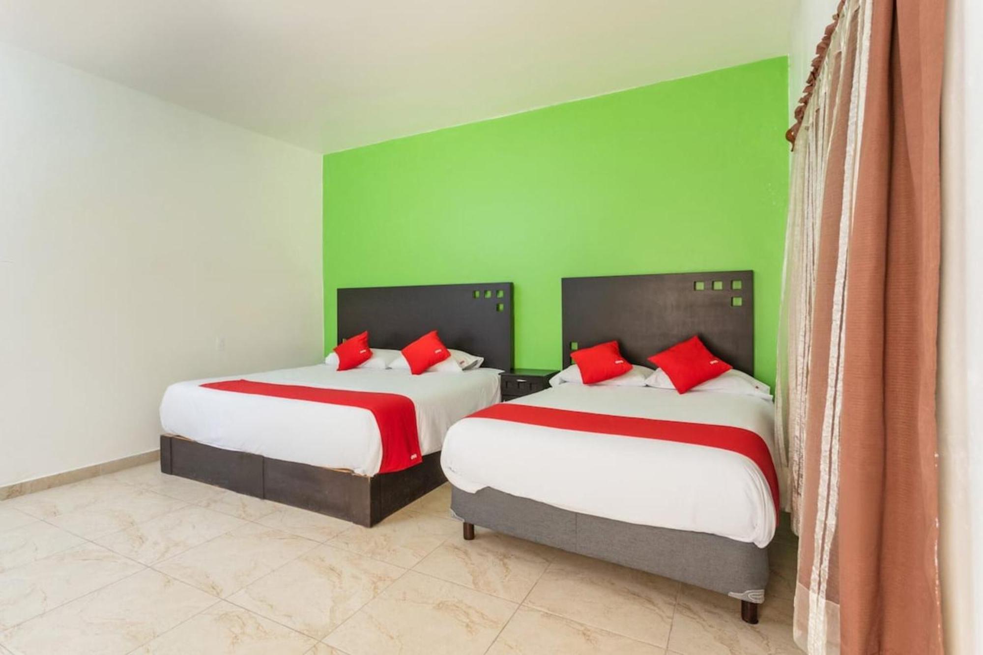 Oyo Hotel Emperadores Inn, Атлиско Экстерьер фото