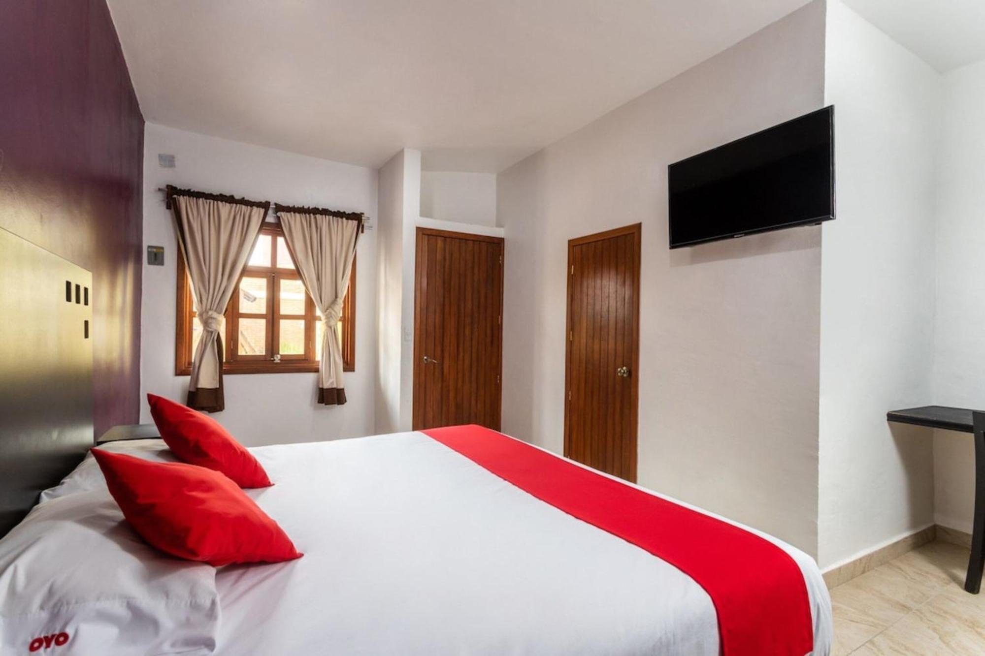 Oyo Hotel Emperadores Inn, Атлиско Экстерьер фото