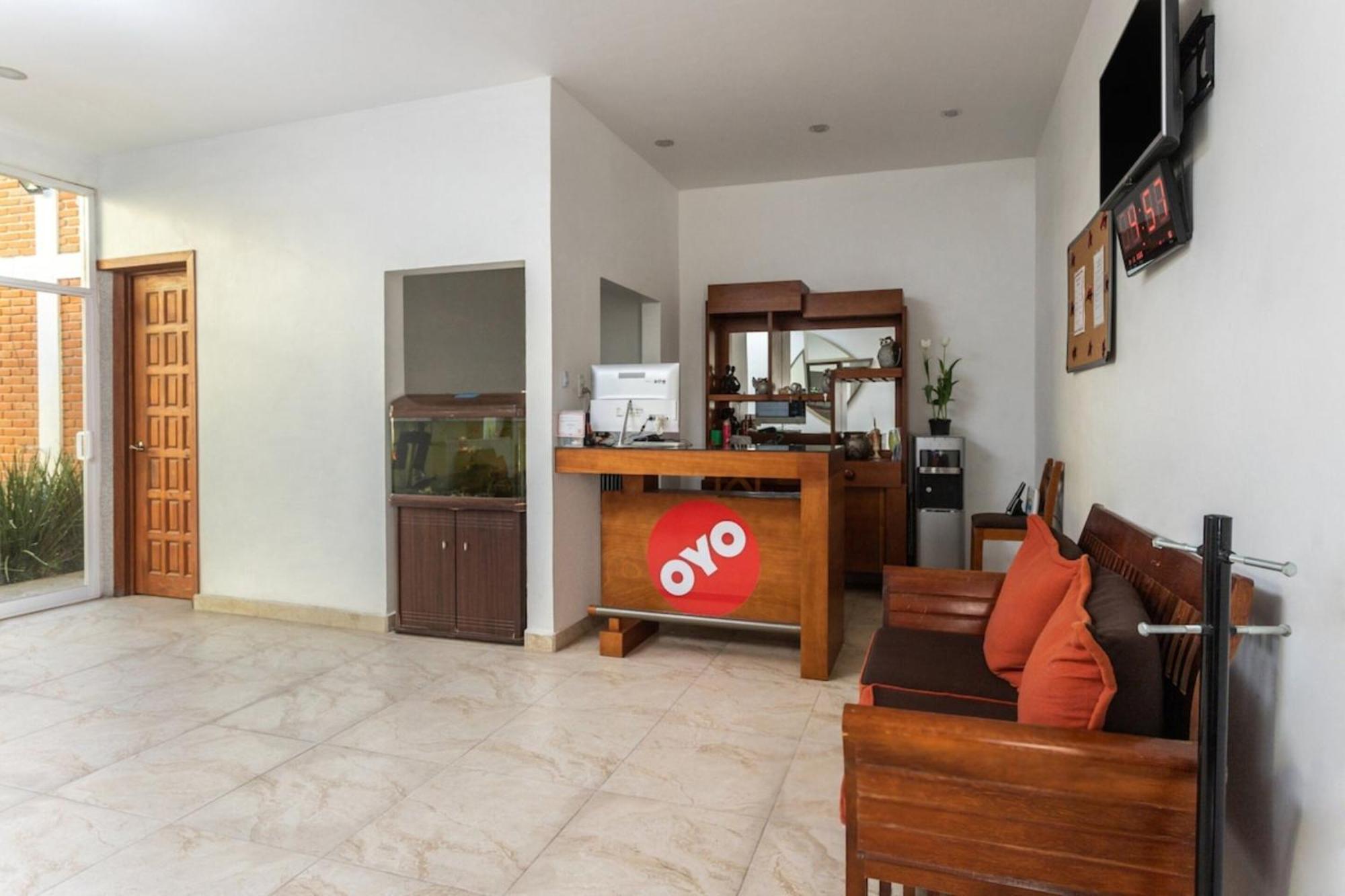 Oyo Hotel Emperadores Inn, Атлиско Экстерьер фото