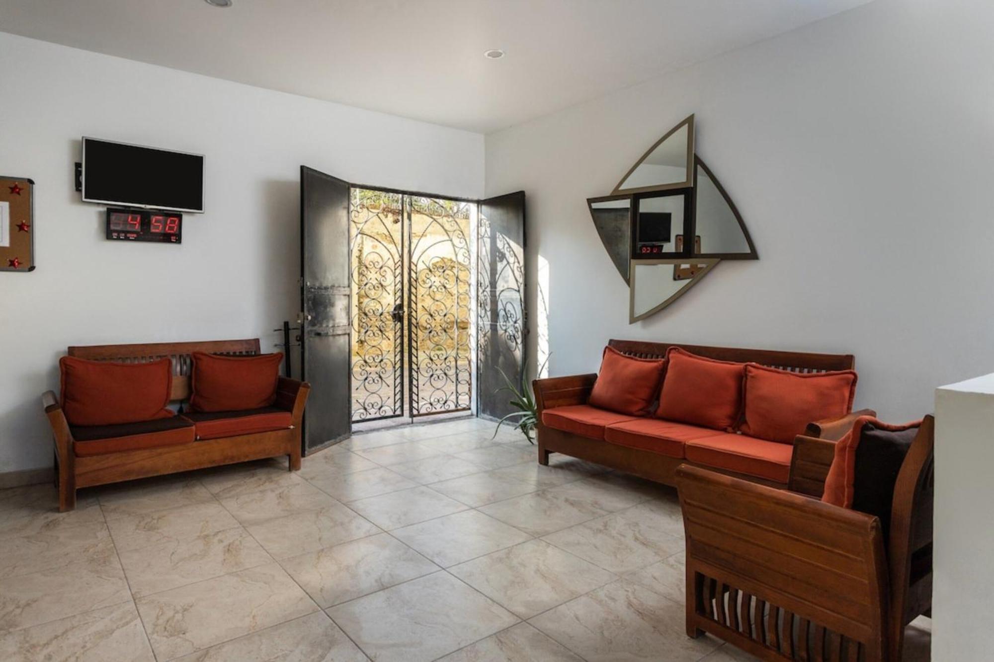 Oyo Hotel Emperadores Inn, Атлиско Экстерьер фото